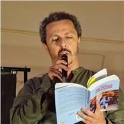 Insegnante di Italiano impartisce lezioni di letteratura italiana ad alunni della Secondaria di ogni grado e tipologia